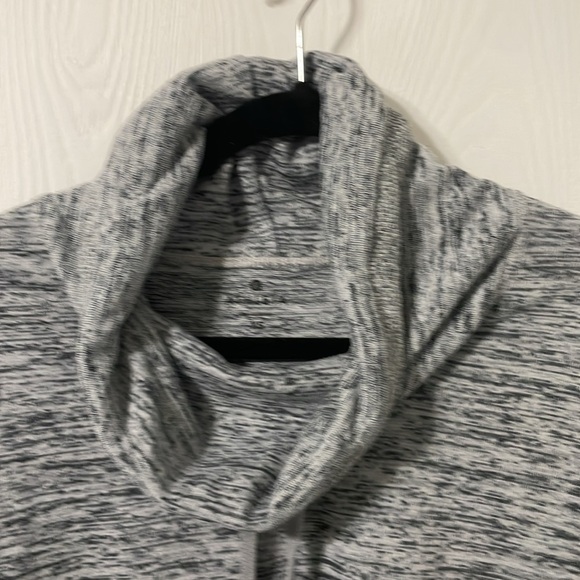Athleta Traverse City Heather Gray Cowl Mock Neck Sweater Sz XS Fits Up To Large - Picture 4 of 8